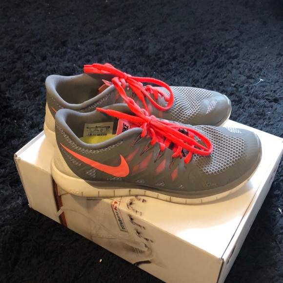 Nike Shoes - Nike Free Run